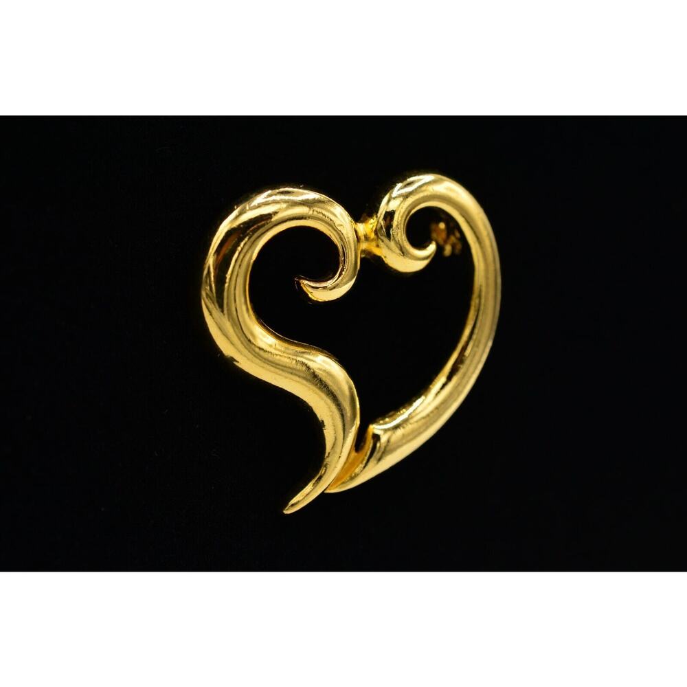 Vintage Heart Pin Brooch Shiny Gold Tone Chunky Valentine's Day NOS 1980s BinAC - Picture 3 of 9